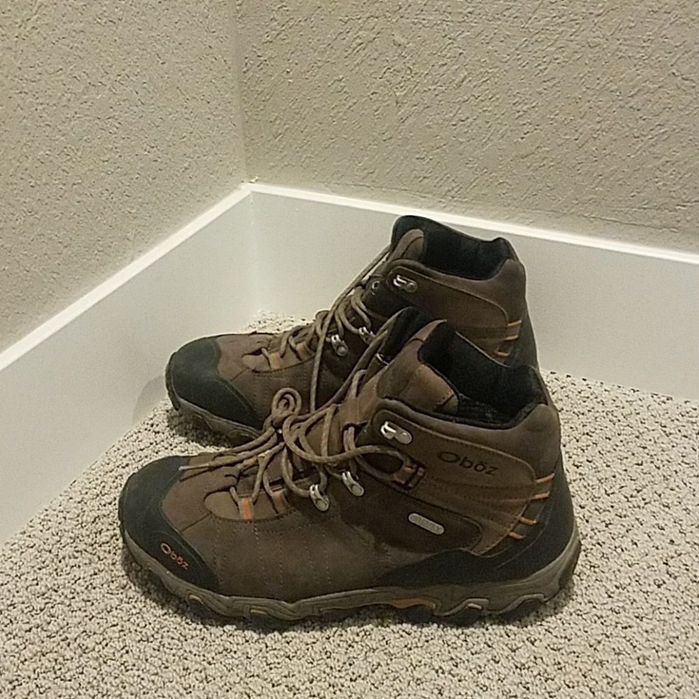 Mens Hiking books-Like new!